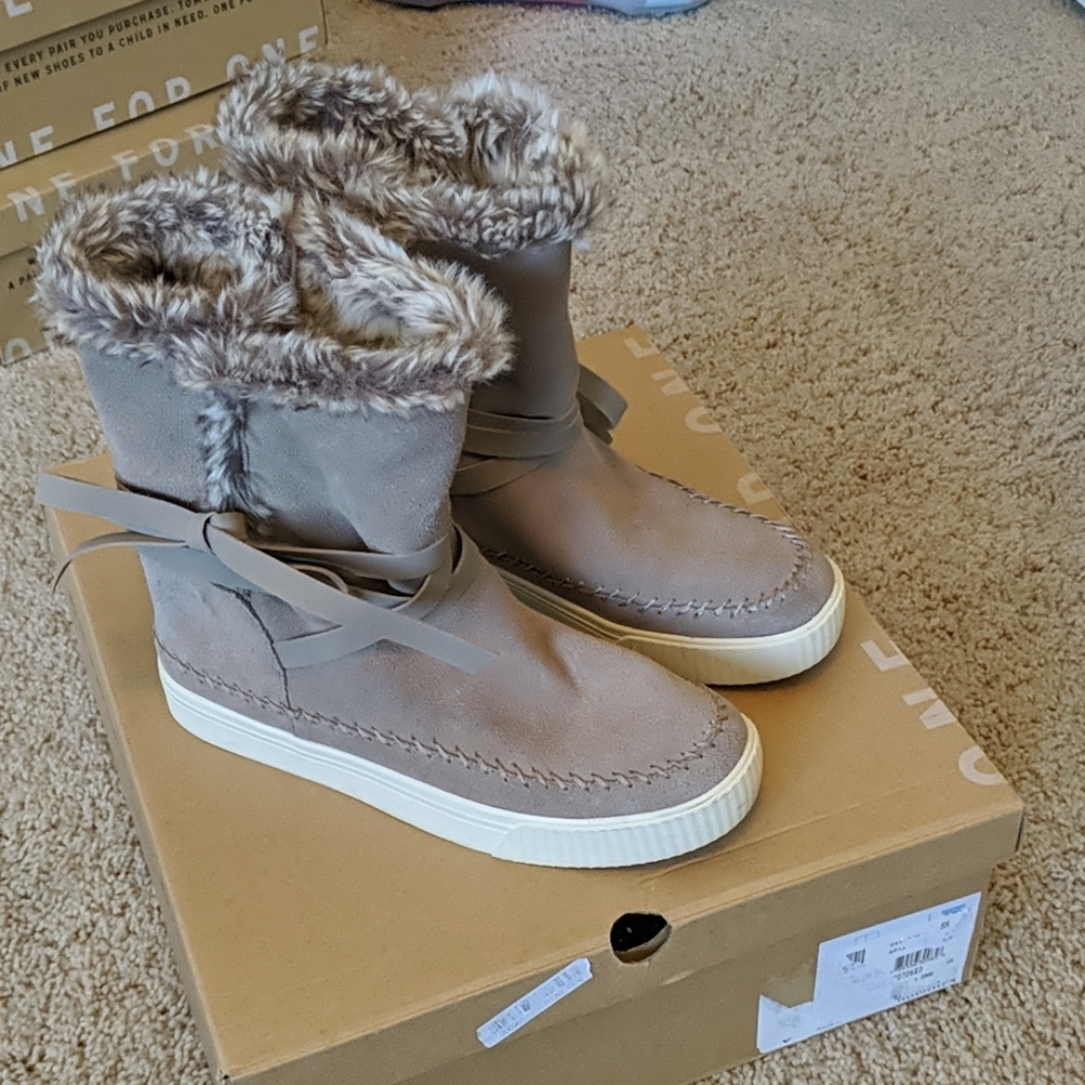 TOMS Vista Boots Desert Taupe Suede Faux Fur